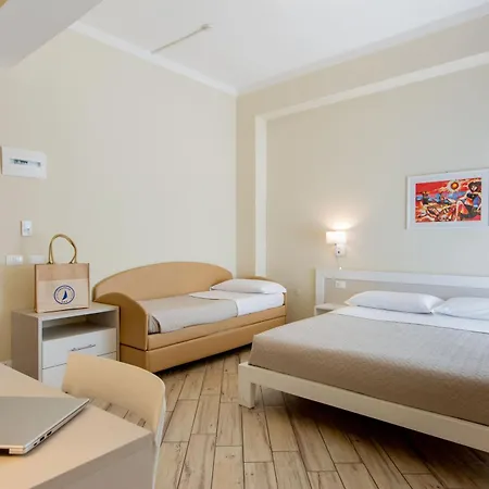 Hotell Lungomare 3*