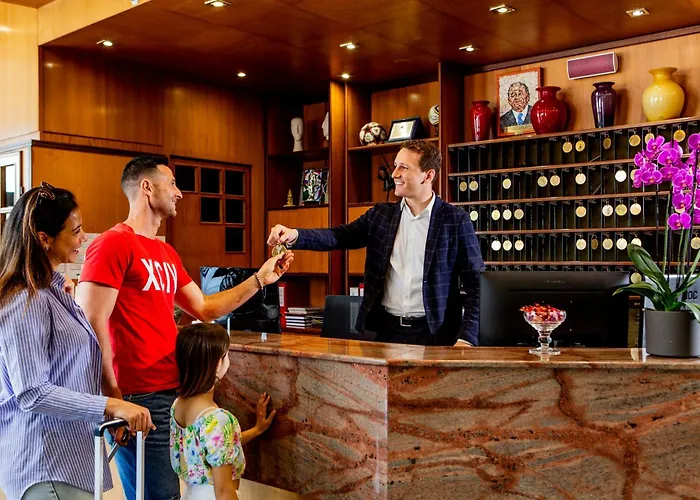 朗格马雷酒店 3* 切尔维亚