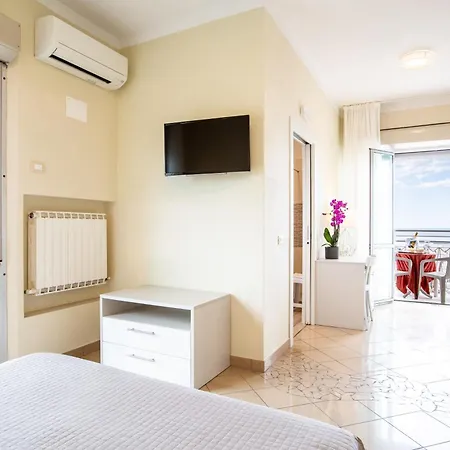 Lungomare Hotel 3*