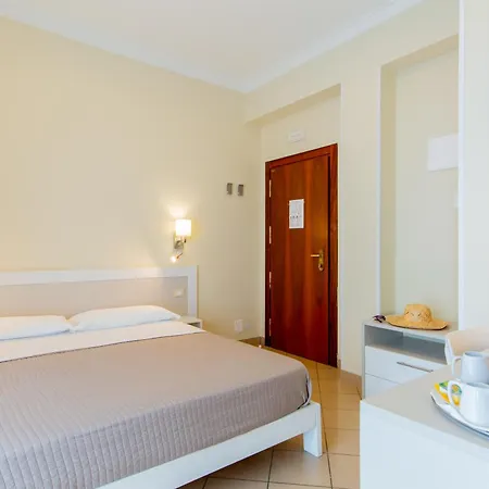 Lungomare Hotel 3*