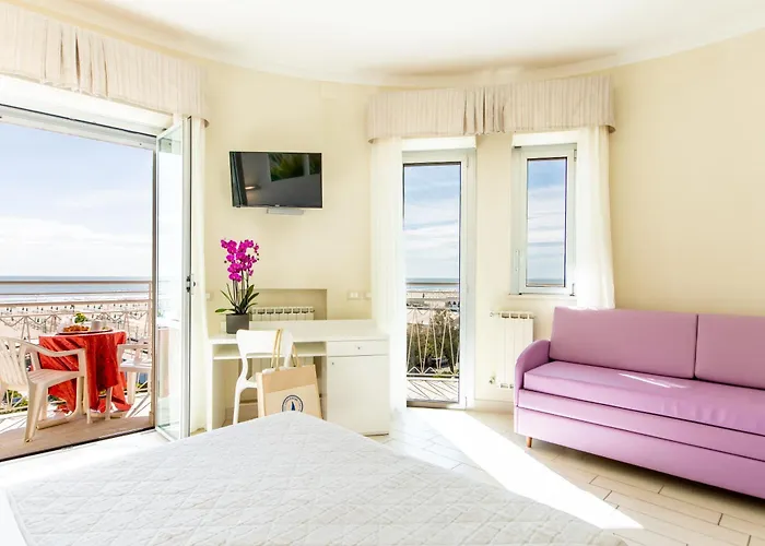 فندق Lungomare 3*